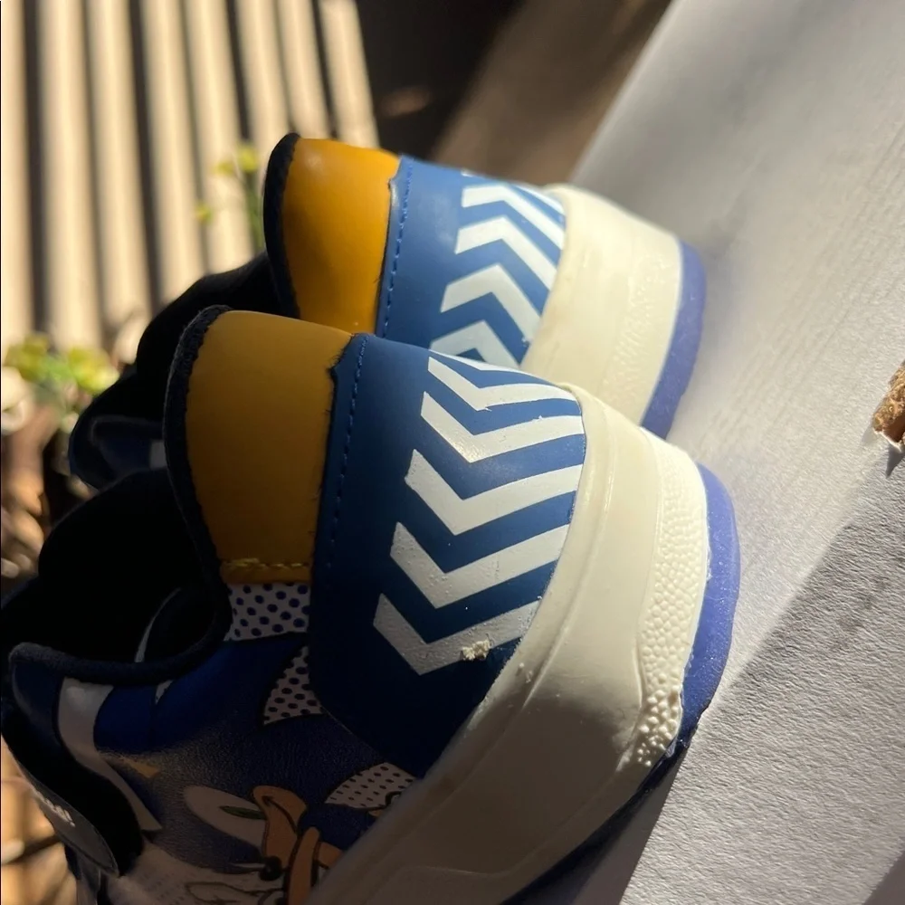 Sonic the Hedgehog sneakers for children, featuring a blue and white design 2